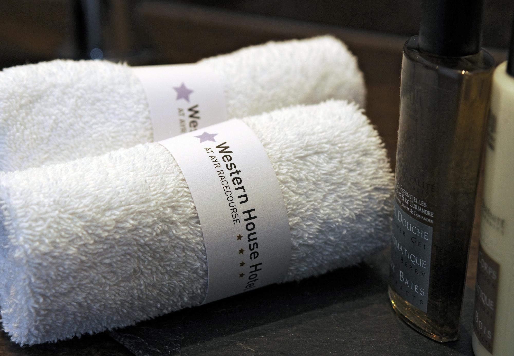 Western House Hotel At Ayr Racecourse Екстер'єр фото