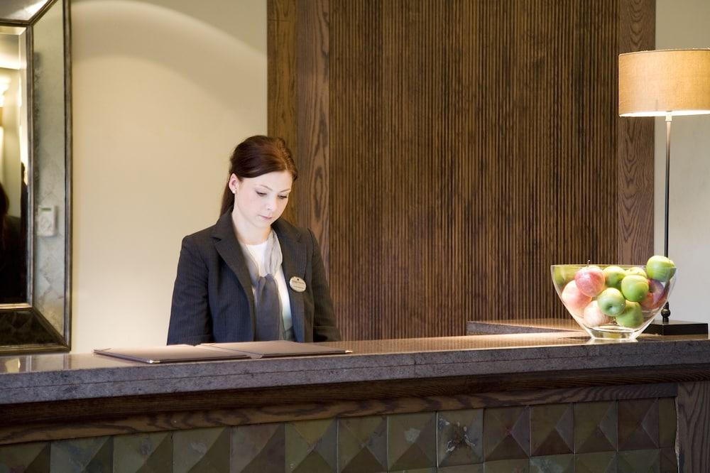 Western House Hotel At Ayr Racecourse Екстер'єр фото